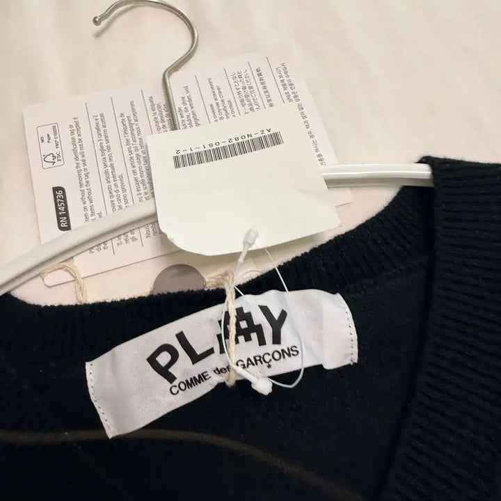 [BUNJANG] Comme des Garcons Invader V-Neck Knit Black / 꼼데가르송 하트 와펜 인베이더 브이넥 니트 블랙 새상품