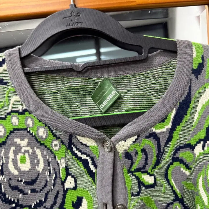 [BUNJANG] Geiger Cardigan / 가이거 가디건