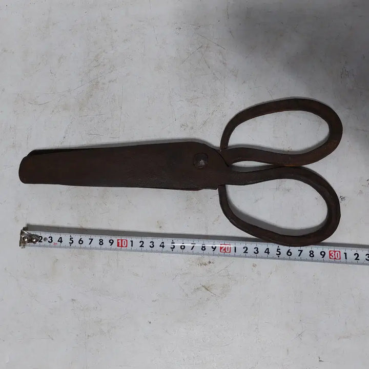 [BUNJANG] Manmuldang Antique Iron Yeot Scissors / 추억의  무쇠 엿가위 -  만물당. 근대사 .  민속품
