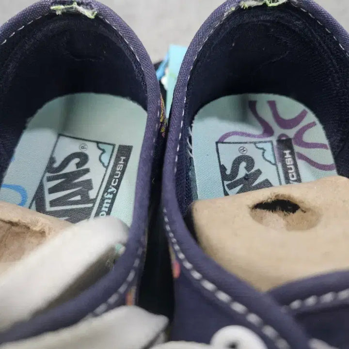 [BUNJANG] Vans SpongeBob Authentic ComfyCush Sneakers 220mm / 반스 스폰지밥 어센틱 컴피쿠시 운동화 220mm