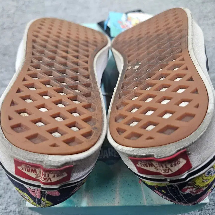 [BUNJANG] Vans SpongeBob Authentic ComfyCush Sneakers 220mm / 반스 스폰지밥 어센틱 컴피쿠시 운동화 220mm