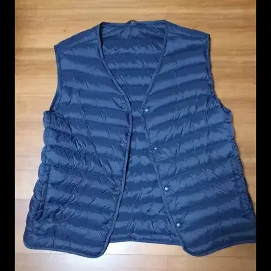 [BUNJANG] Topten Lightweight Dark Navy Padded Vest 110 Size / 탑텐 다크네이비 경량 패딩 조끼 110사이즈입니다. 2만 5천원.