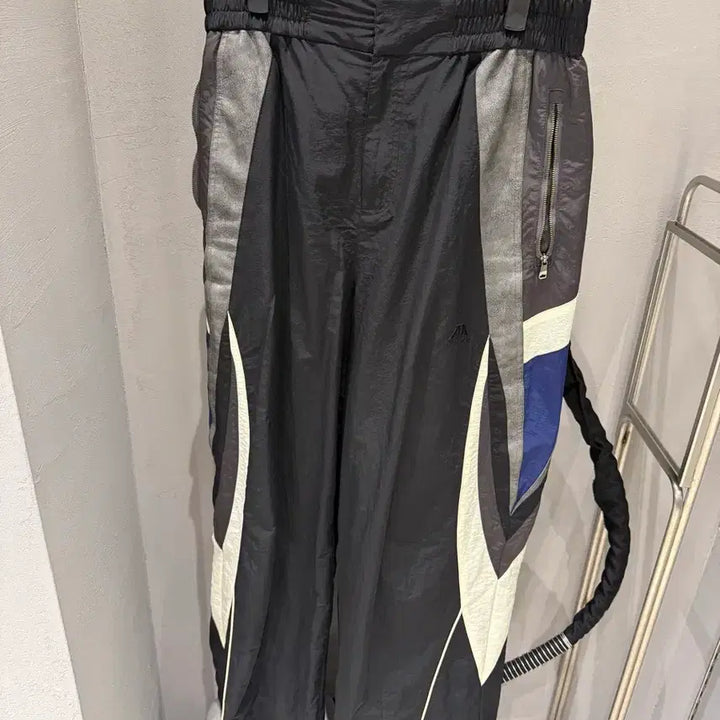 [SOLD OUT] 아더에러 밀로스 트루저 느와르 L팝니다