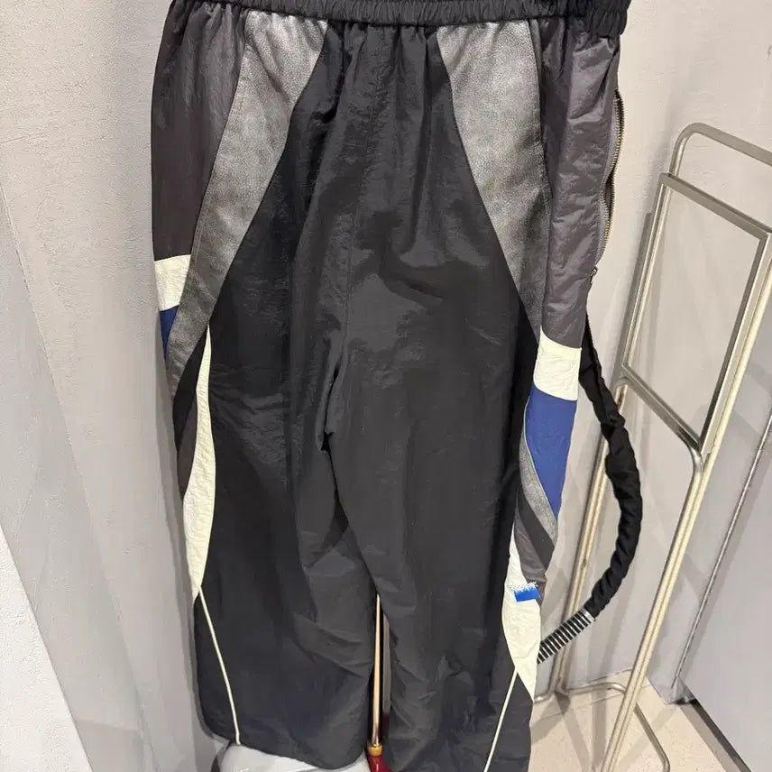 [SOLD OUT] 아더에러 밀로스 트루저 느와르 L팝니다