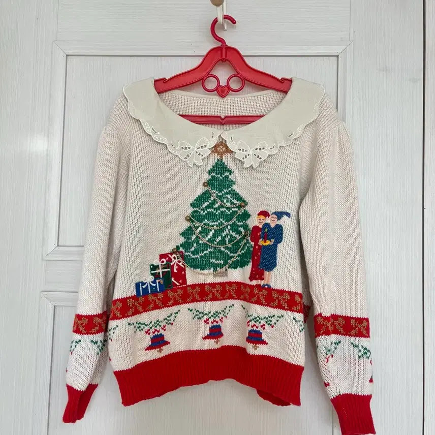 [BUNJANG] Christmas Gift Embroidered Tree Collar Wool Knit / 크리스마스 선물 자수 트리 카라 울 니트