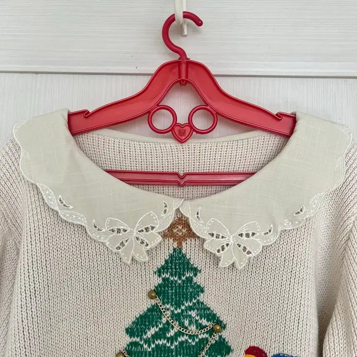 [BUNJANG] Christmas Gift Embroidered Tree Collar Wool Knit / 크리스마스 선물 자수 트리 카라 울 니트