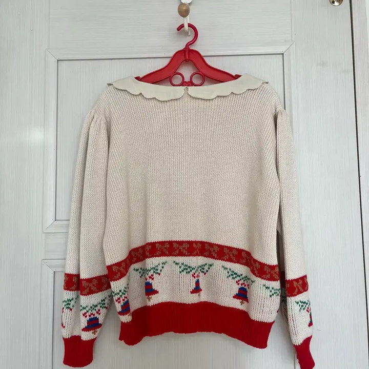 [BUNJANG] Christmas Gift Embroidered Tree Collar Wool Knit / 크리스마스 선물 자수 트리 카라 울 니트