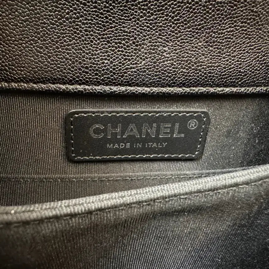 [BUNJANG] Chanel Boy Vertical Small Flap Bag Caviar Silver Hardware / 샤넬 보이 버티컬 사첼백 플랩백 캐비어 은장 29번대