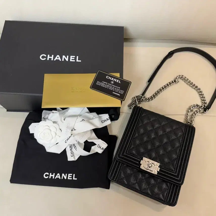 [BUNJANG] Chanel Boy Vertical Small Flap Bag Caviar Silver Hardware / 샤넬 보이 버티컬 사첼백 플랩백 캐비어 은장 29번대