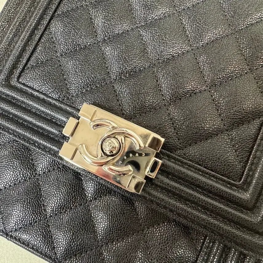 [BUNJANG] Chanel Boy Vertical Small Flap Bag Caviar Silver Hardware / 샤넬 보이 버티컬 사첼백 플랩백 캐비어 은장 29번대