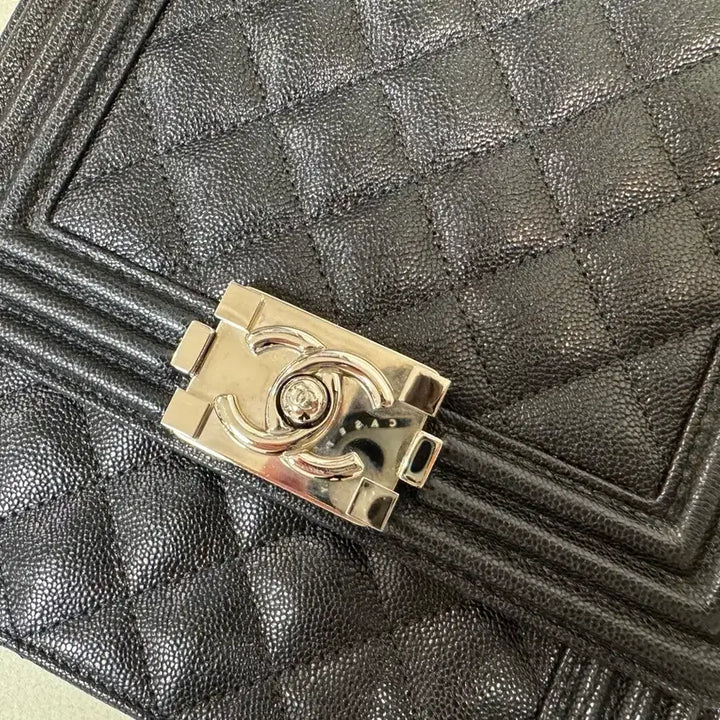 [BUNJANG] Chanel Boy Vertical Small Flap Bag Caviar Silver Hardware / 샤넬 보이 버티컬 사첼백 플랩백 캐비어 은장 29번대