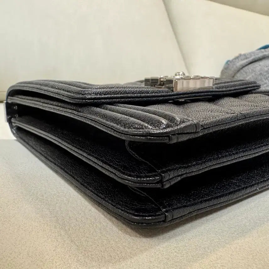 [BUNJANG] Chanel Boy Vertical Small Flap Bag Caviar Silver Hardware / 샤넬 보이 버티컬 사첼백 플랩백 캐비어 은장 29번대