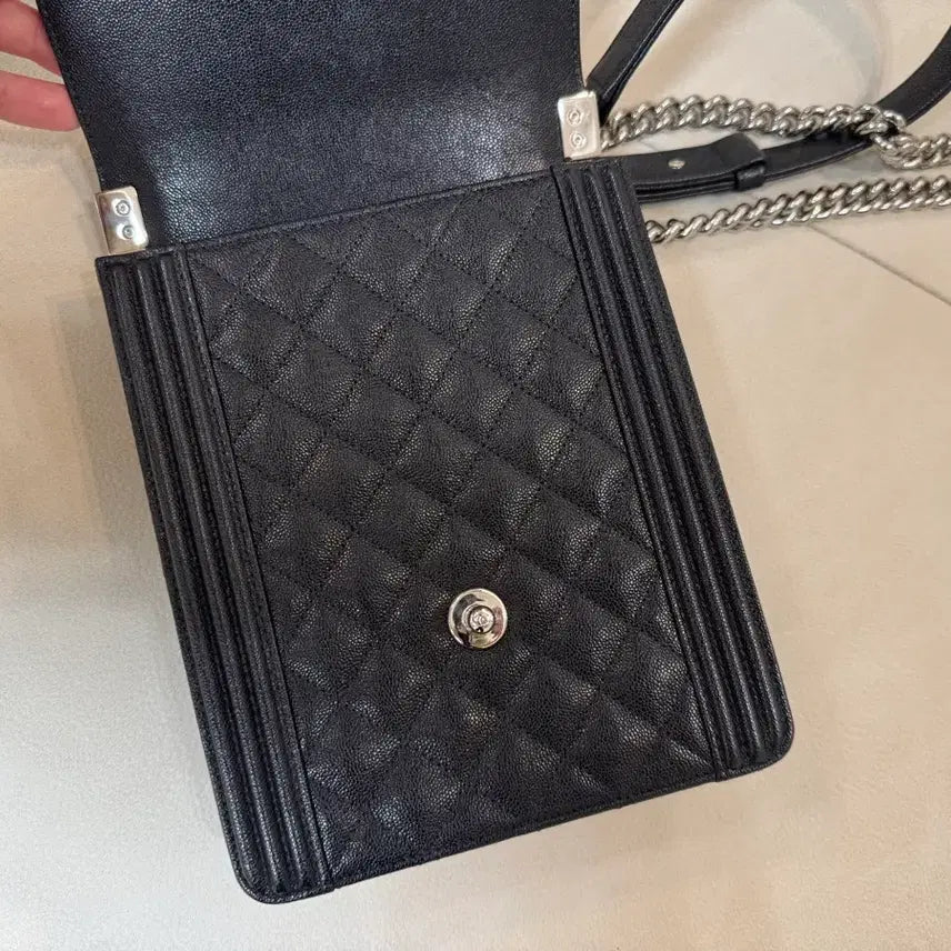 [BUNJANG] Chanel Boy Vertical Small Flap Bag Caviar Silver Hardware / 샤넬 보이 버티컬 사첼백 플랩백 캐비어 은장 29번대