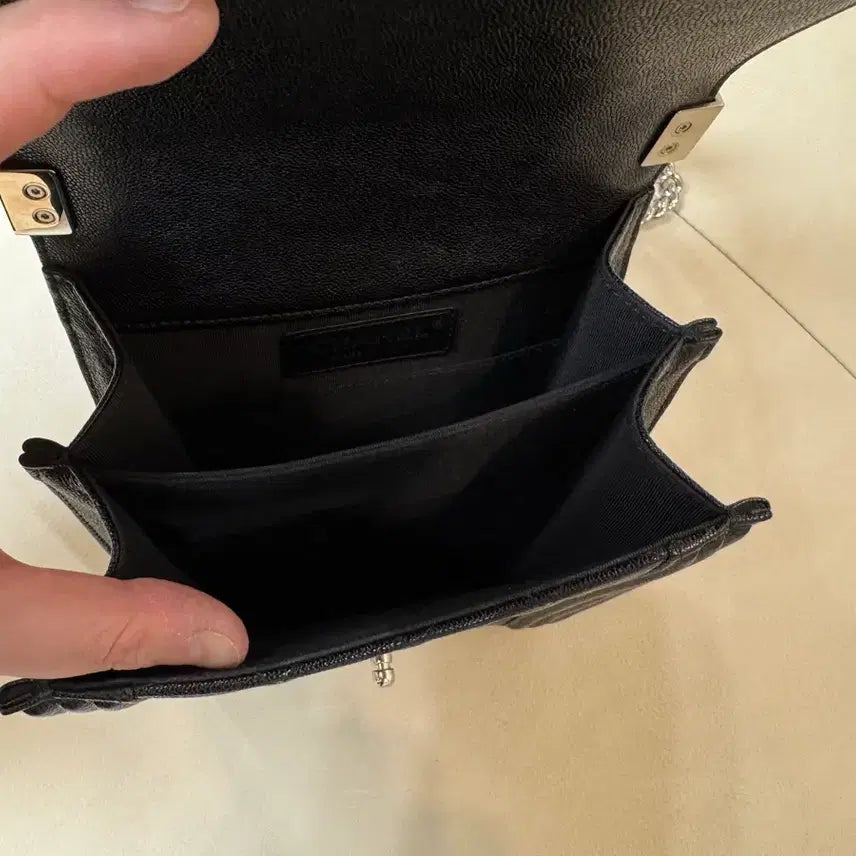 [BUNJANG] Chanel Boy Vertical Small Flap Bag Caviar Silver Hardware / 샤넬 보이 버티컬 사첼백 플랩백 캐비어 은장 29번대