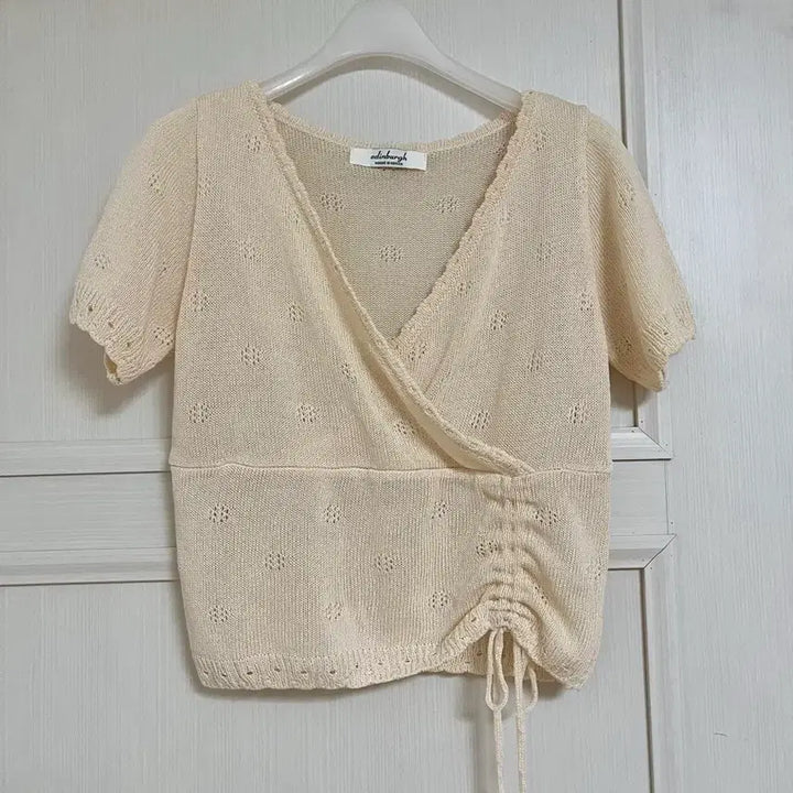 [BUNJANG] Ivory Punching Lab Knit Crop Cardigan / 에딘버러 아이보리 펀칭 랩 니트 크롭 가디건