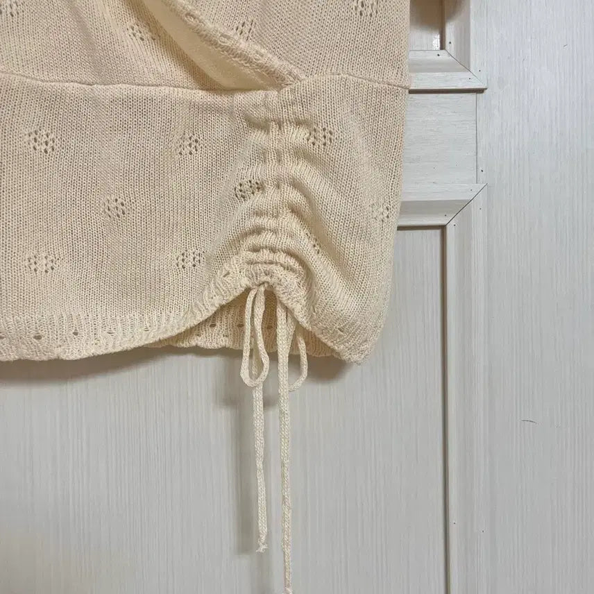 [BUNJANG] Ivory Punching Lab Knit Crop Cardigan / 에딘버러 아이보리 펀칭 랩 니트 크롭 가디건