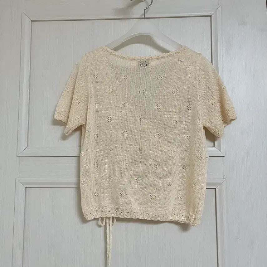 [BUNJANG] Ivory Punching Lab Knit Crop Cardigan / 에딘버러 아이보리 펀칭 랩 니트 크롭 가디건