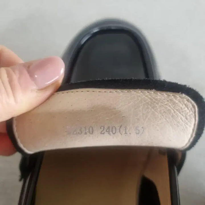 [SOLD OUT] 정품 스타카토 블랙 에나멜 로퍼
