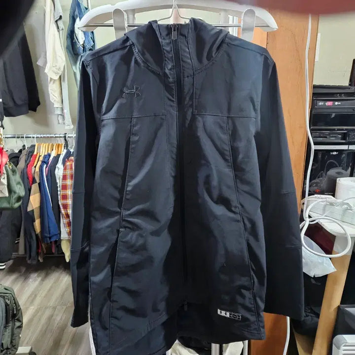[BUNJANG] Under Armour Hooded Windbreaker Jacket / 언더아머 후드바람막이 S