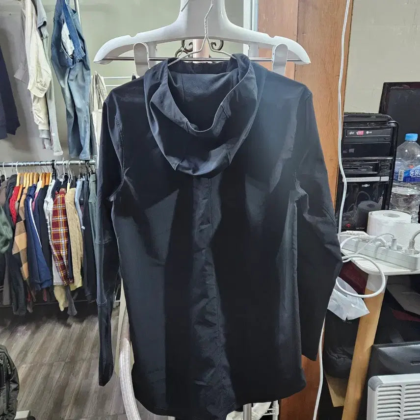 [BUNJANG] Under Armour Hooded Windbreaker Jacket / 언더아머 후드바람막이 S