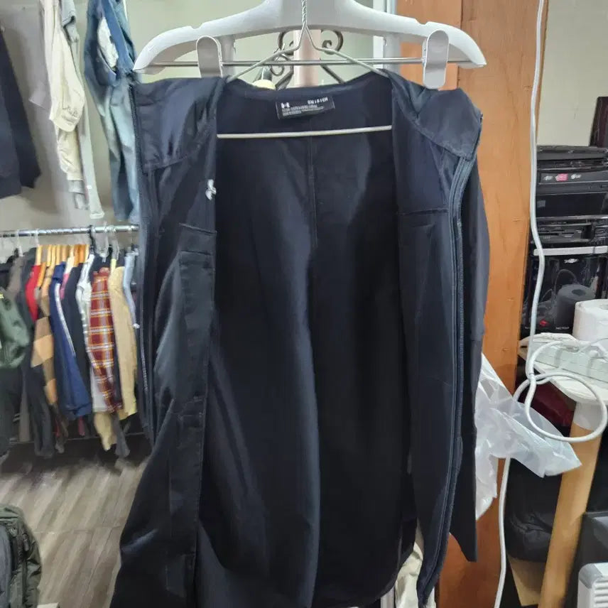 [BUNJANG] Under Armour Hooded Windbreaker Jacket / 언더아머 후드바람막이 S