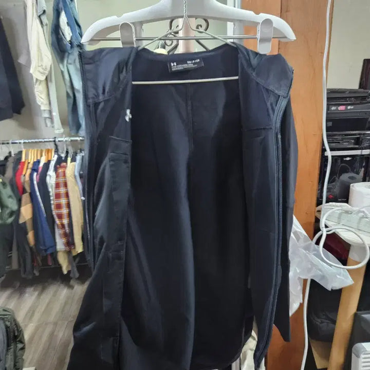 [BUNJANG] Under Armour Hooded Windbreaker Jacket / 언더아머 후드바람막이 S