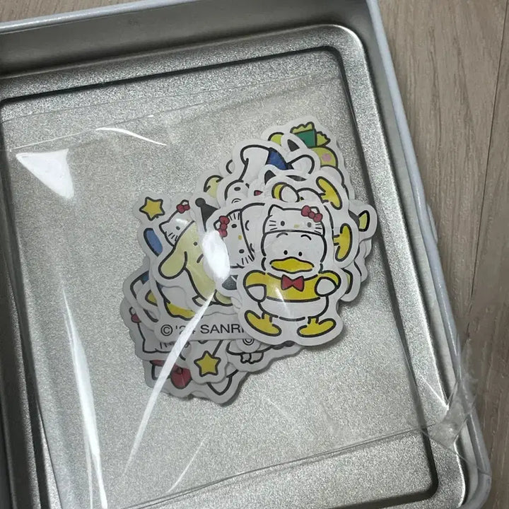 [BUNJANG] Hello Kitty 50th Anniversary Tin Case Sticker / 헬로키티 50주년 기념 틴케이스 스티커