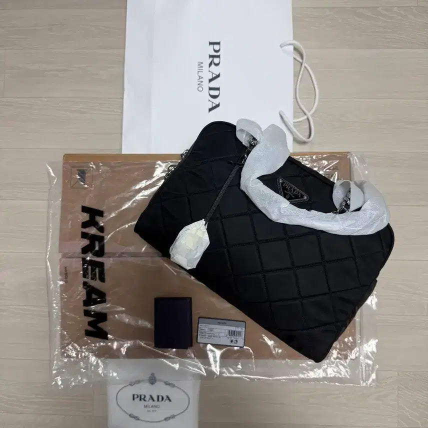 [BUNJANG] Prada Quilted Nylon Chain Shoulder Bag / PRADA 프라다 포코노 나일론 퀼팅 체인 숄더백 블랙 급처