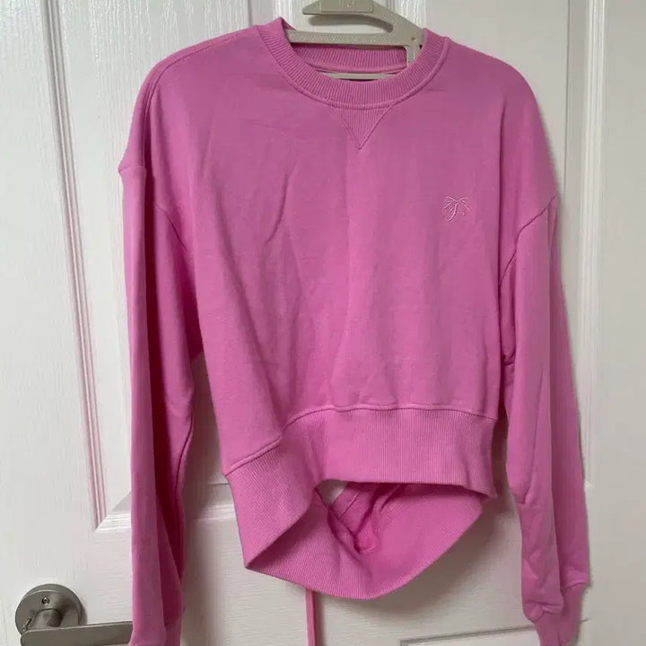 [BUNJANG] Jolyraid Heart Cutout Sweatshirt / 졸리레이드 하트 컷아웃 스웻 셔츠