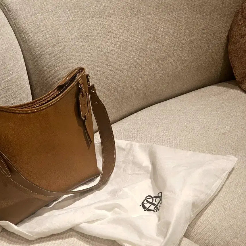 [BUNJANG] Louis Quatorze Shoulder Bag / 루이까또즈 숄더백