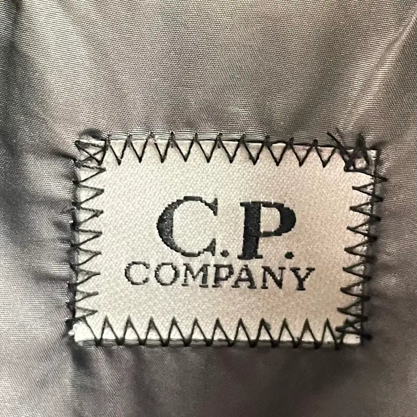 [BUNJANG] CP컴퍼니 고글 나일론 후드 다운 패딩 (on.471) / CP컴퍼니 고글 나일론 후드 다운 패딩 (on.471)