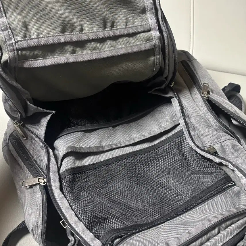 [BUNJANG] Carhartt Legacy Deluxe Backpack Charcoal / 빈티지 칼하트 레거시 디럭스 백팩 차콜