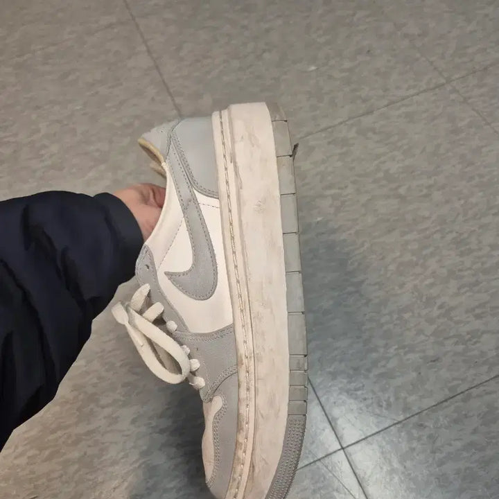 [SOLD OUT] 조던1 엘리베이트 로우 화이트 앤 울프 그레이 265
