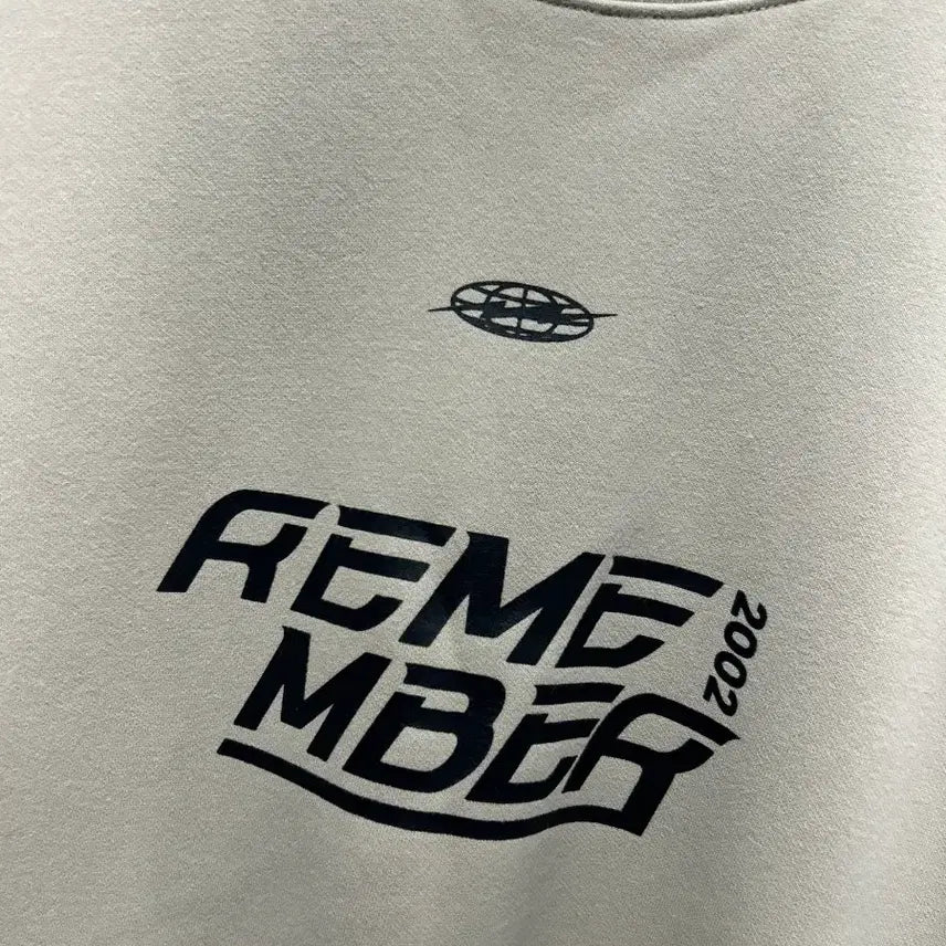 [BUNJANG] REMEMBER Beige Crewneck Sweatshirt M / REMEMBER 베이지색 맨투맨 티셔츠 M