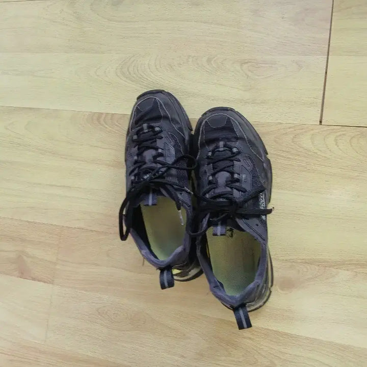 [BUNJANG] Discovery Expedition Black Sneakers 265 / 디스커버리 익스페디션 블랙 운동화  265