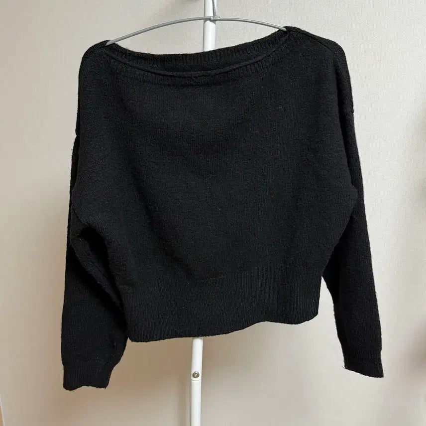 [BUNJANG] Off-Shoulder Crop Knit Top / 오프숄더 크롭 니트