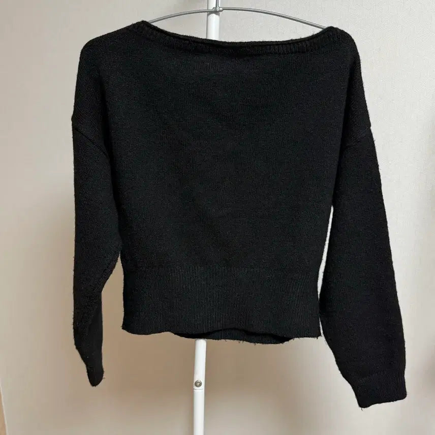 [BUNJANG] Off-Shoulder Crop Knit Top / 오프숄더 크롭 니트