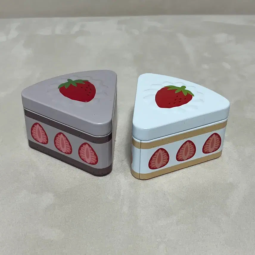 [BUNJANG] Strawberry Cake Tin Case Set (Chocolate Only) / 딸기 케이크 모양 틴케이스 세트(초코만 남음)