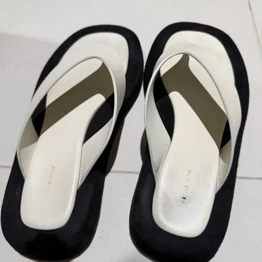 [BUNJANG] The Row Black Suede Thong Slippers / 더로우 블랙 쪼리 슬리퍼