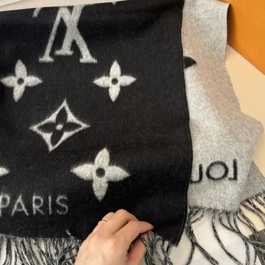 [BUNJANG] LV Reykjavik Scarf / 엘브이 레이캬비크 스카프