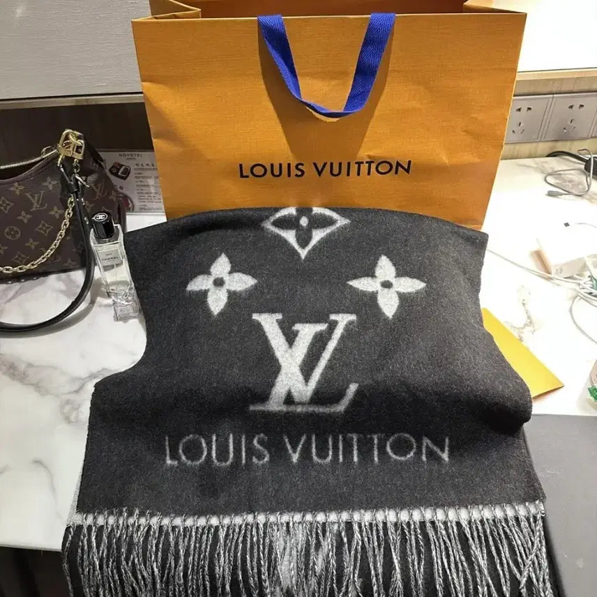 [BUNJANG] LV Reykjavik Scarf / 엘브이 레이캬비크 스카프