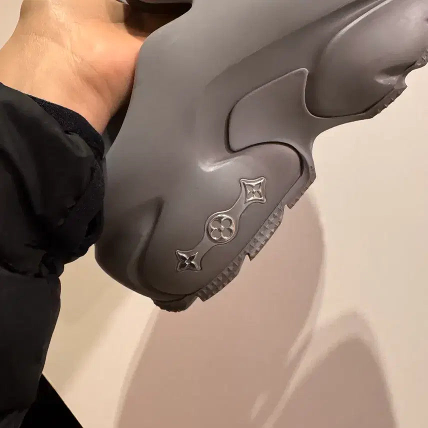 [BUNJANG] Louis Vuitton Shark Clogs / 루이비통 샤크 클로그