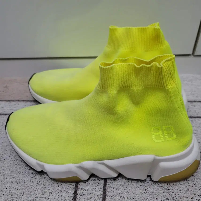 [BUNJANG] Balenciaga Speedrunner Neon Yellow Sneakers / 발렌시아가 스피드러너 네온 옐로우 37