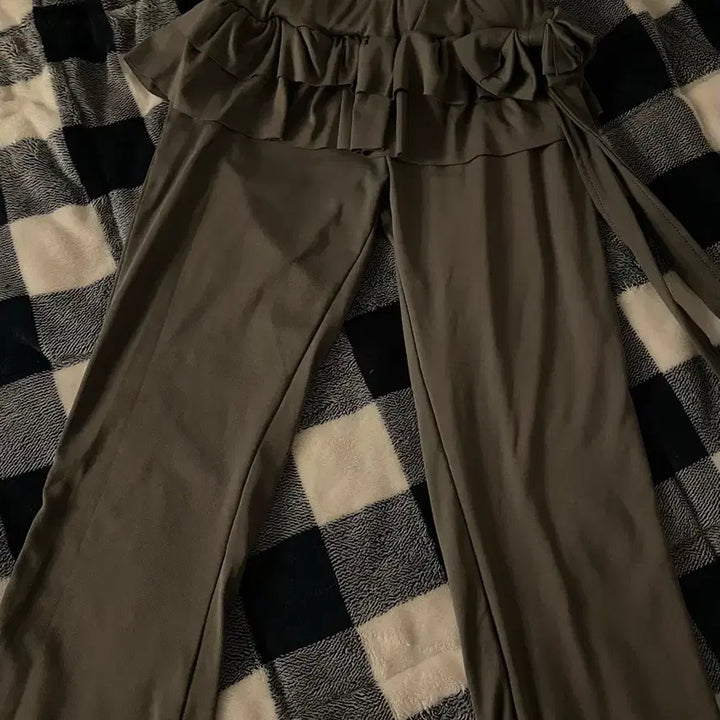 [BUNJANG] Lowrise Frill Bootcut Leggings / 로우라이즈 프릴 부츠컷 레깅스 에이블리 교신