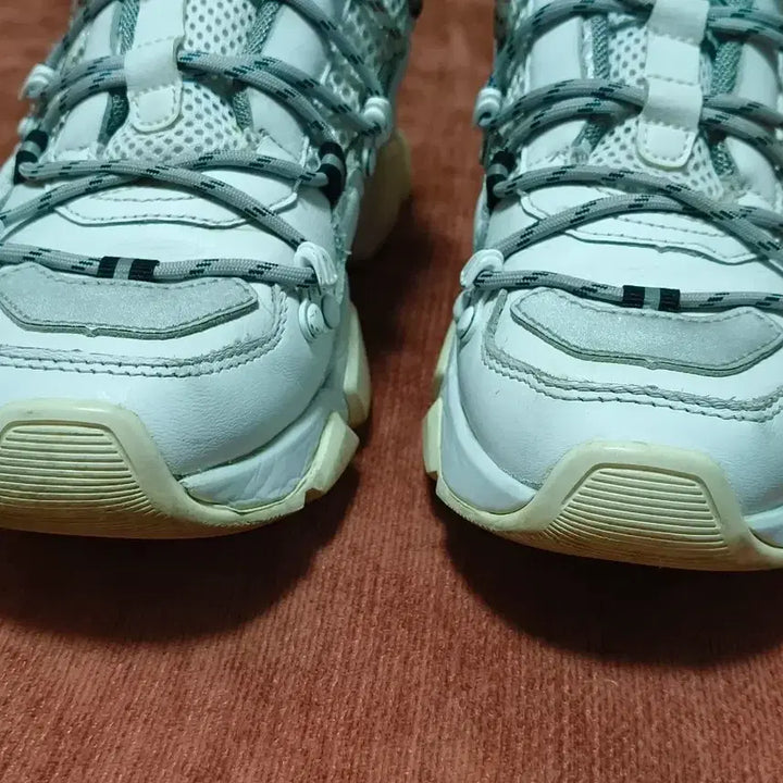 [BUNJANG] Tommy Hilfiger City Voyager Chunky Sneakers 235 / 토미힐피거 시티 보이저 청키 스니커즈 235