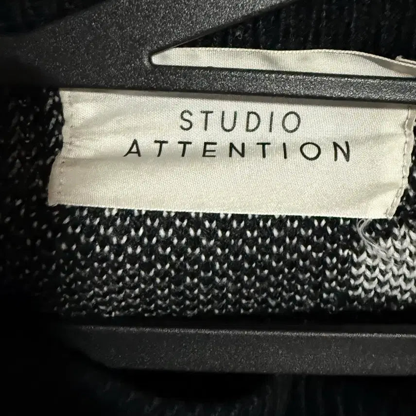 [BUNJANG] Studio Attention Black Knit Sweater / 스튜디오 어텐션 검정색 니트