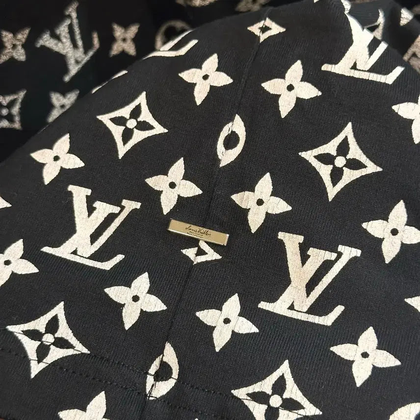[SOLD OUT] 루이비통 모노그램 그라디언트 반팔티 L