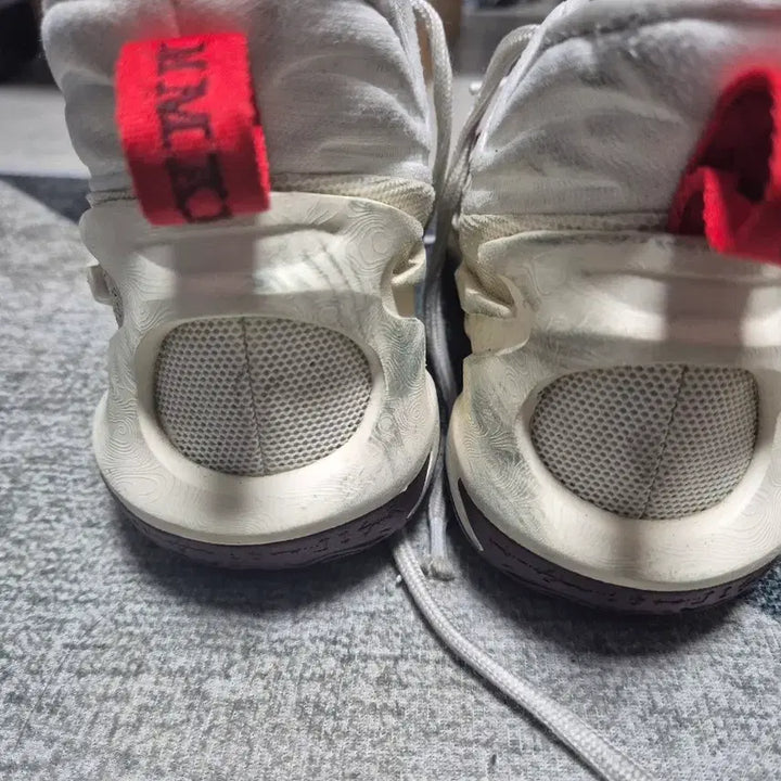 [BUNJANG] Nike Cosmic Unity 2 Coconut Red Sneakers / 나이키 코스믹유니티2 코코넛 레드
