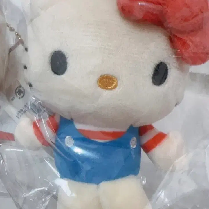 [BUNJANG] Hello Kitty Overalls Red Ribbon Keyring Plush Doll / 정품 헬로키티 봉제인형 오버롤 옷 Red 리본 키링 팝니다.