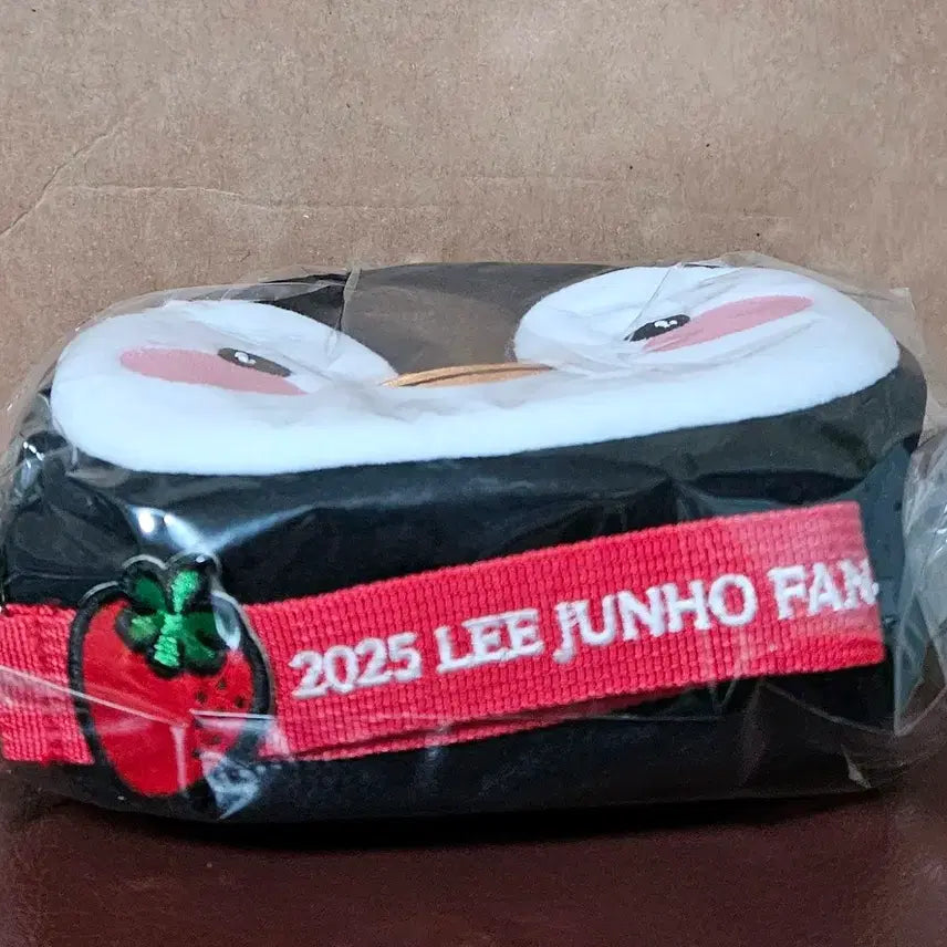 [BUNJANG] 2PM Junho Strawberry Penguin Pouch / 이준호 일본 팬콘 딸기펭 파우치